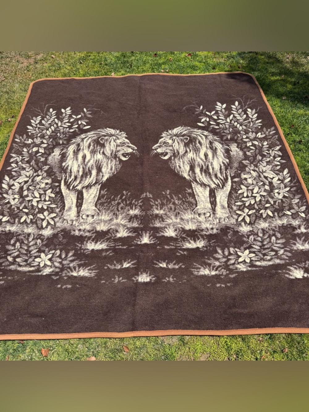 VTG Dueling Lion San Marcos-Style Reversible Blanket Heavy Brown Cream 79x86 GUC